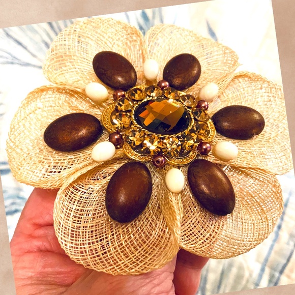Cara New York Barrette VINTAGE JEWELED FLOWER Unique DESIGN NWT Hair Accessory - Picture 1 of 7